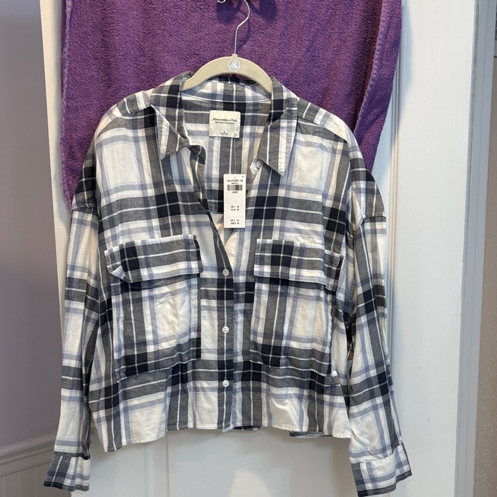 NWT Abercrombie & Fitch Navy and White Plaid Shirt